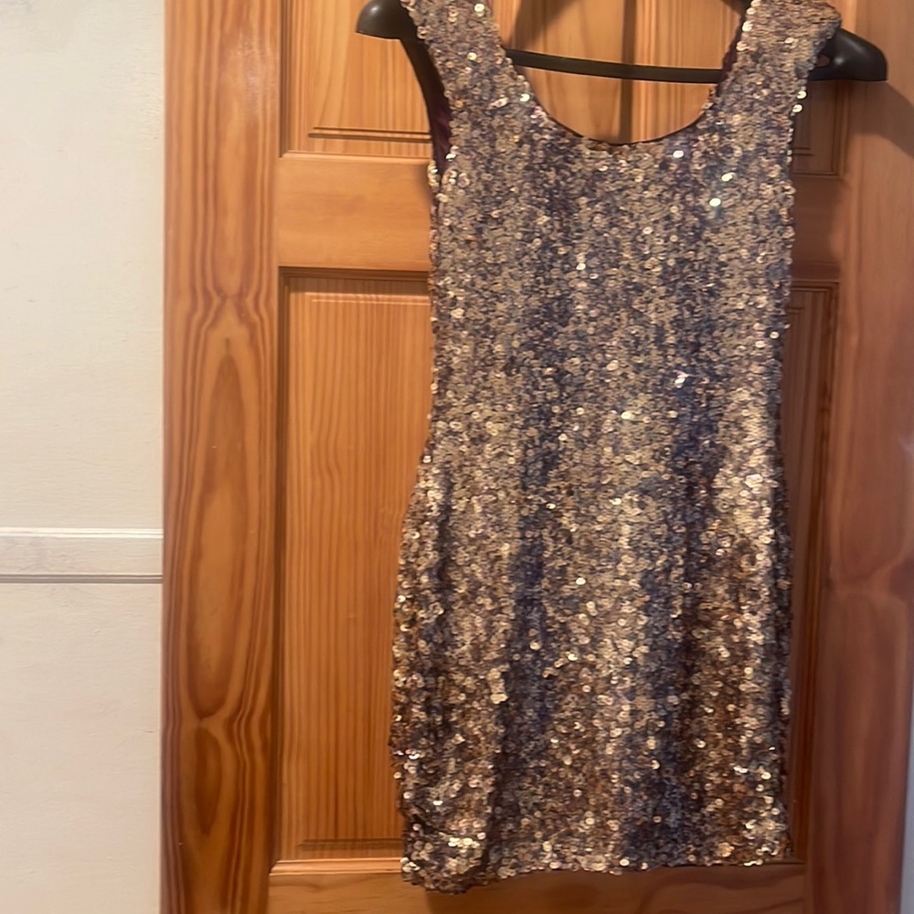 Gold sequence with burgundy under very elegant